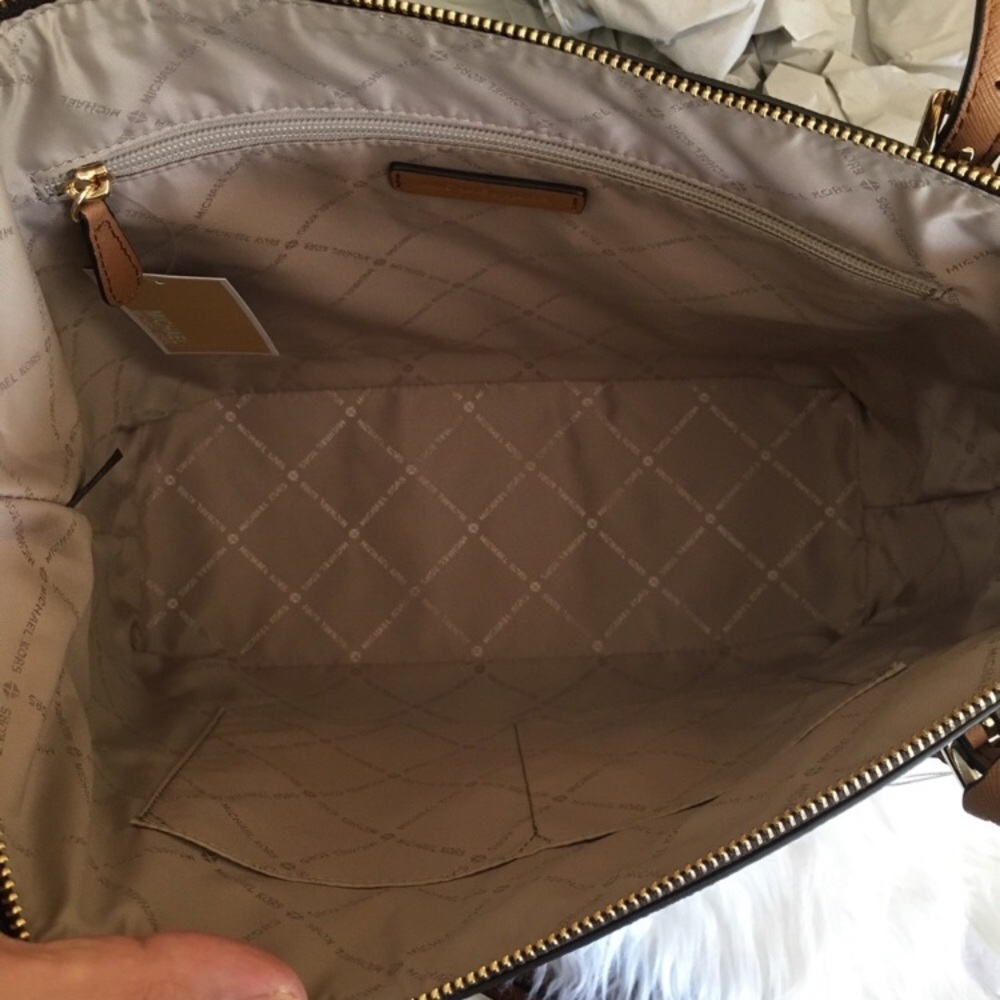 Michael Kors large Ciara tote wallet set - Picture 8 of 8